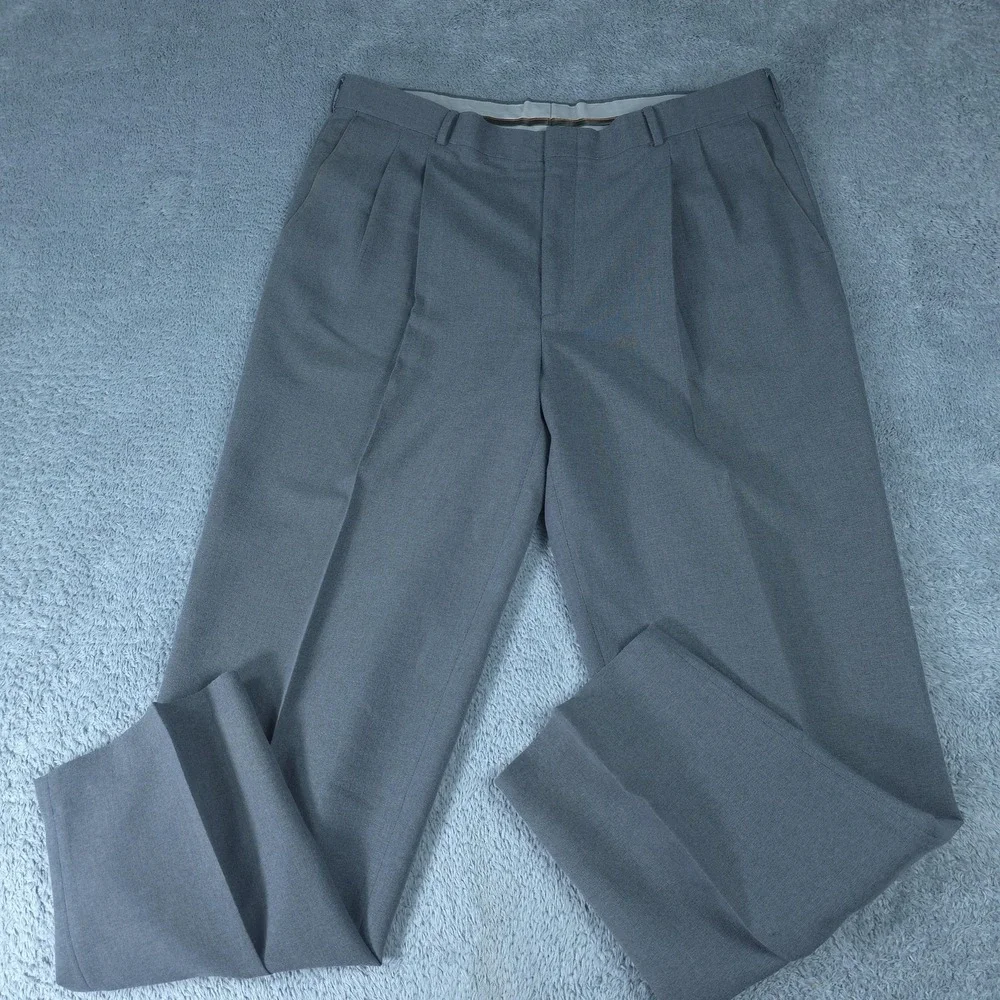 Levi's Travelers Dress Pants Mens 36x31 Gray Pleated Microfiber Slacks